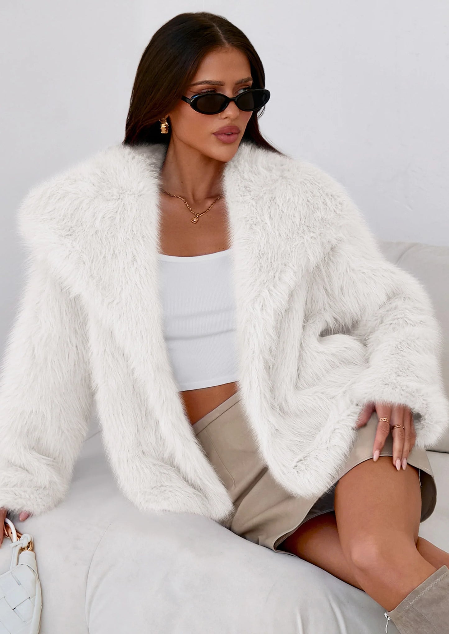 Womens Winter Coats Trendy Long Sleeve Furry Faux Fur Jackets Button Lapel Warm Fall Outwear with Pockets